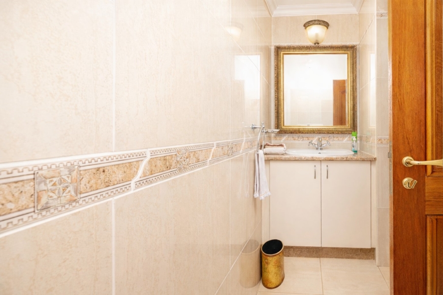 5 Bedroom Property for Sale in Caribbean Beach Club North West